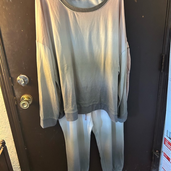 2pc Set of Live-Well by Cato Ombré Loungewear. - Picture 1 of 10